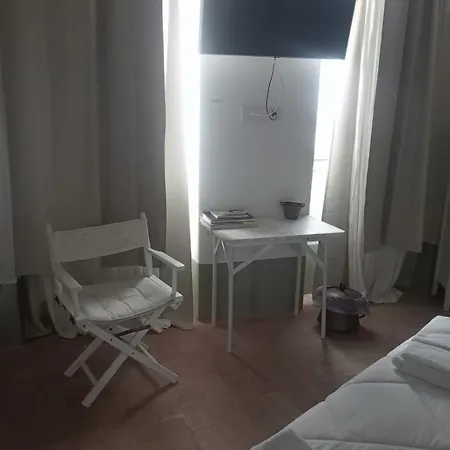 Torre Subrosa, Vasca In Cromoterapia Oda ve Kahvaltı 4*